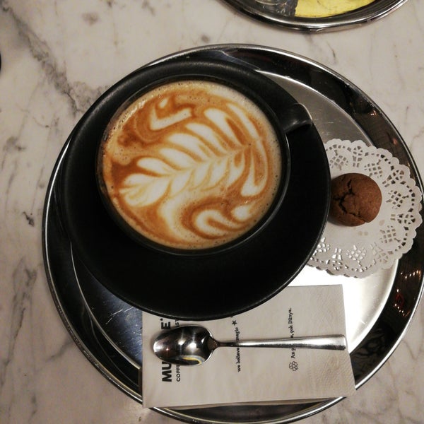 Photo taken at Muggle’s Coffee Roastery Özlüce by İsmihan on 2/3/2019