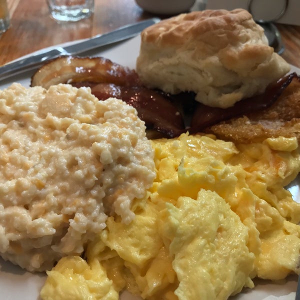 4/13/2019 tarihinde Douglas B.ziyaretçi tarafından West Egg Café'de çekilen fotoğraf