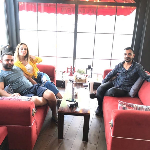Das Foto wurde bei Ab&#39;u Bahreyn Nargile Cafe von Hakan H. am 9/15/2019 aufgenommen
