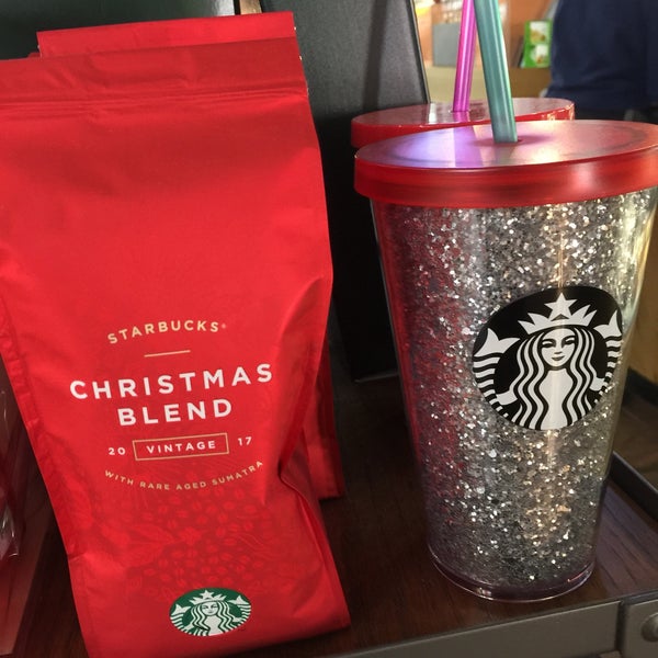 Снимок сделан в Starbucks пользователем Urs K. 12/1/2017