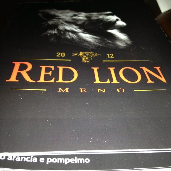 รูปภาพถ่ายที่ Red Lion โดย Massimo R. เมื่อ 1/28/2013