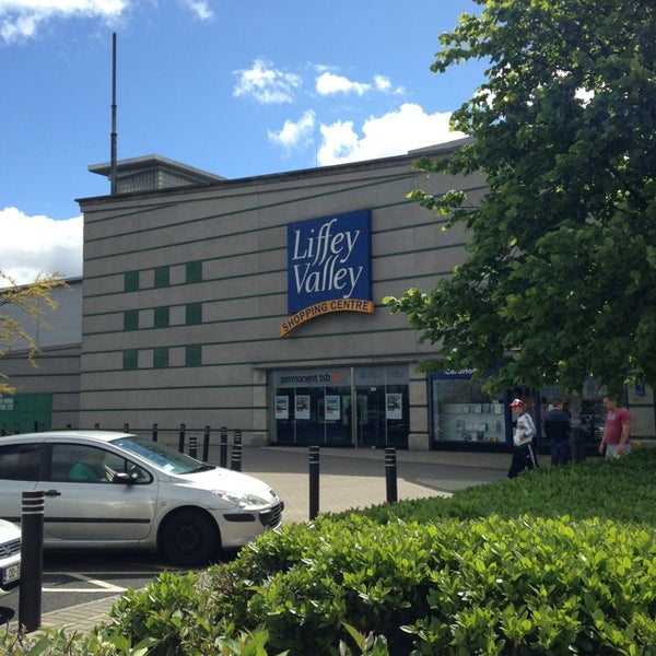 Foto diambil di Liffey Valley Shopping Centre oleh John H. pada 6/15/2013