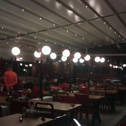 Foto tirada no(a) Alins Cafe Restaurant por ismail Cem D. em 12/19/2012