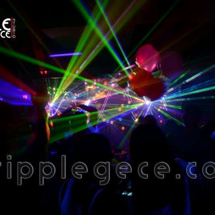 Foto diambil di Punch Lounge &amp; Club oleh A&amp;K A. pada 7/11/2014