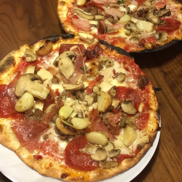 9/19/2016 tarihinde Annie N.ziyaretçi tarafından Mod Pizza'de çekilen fotoğraf