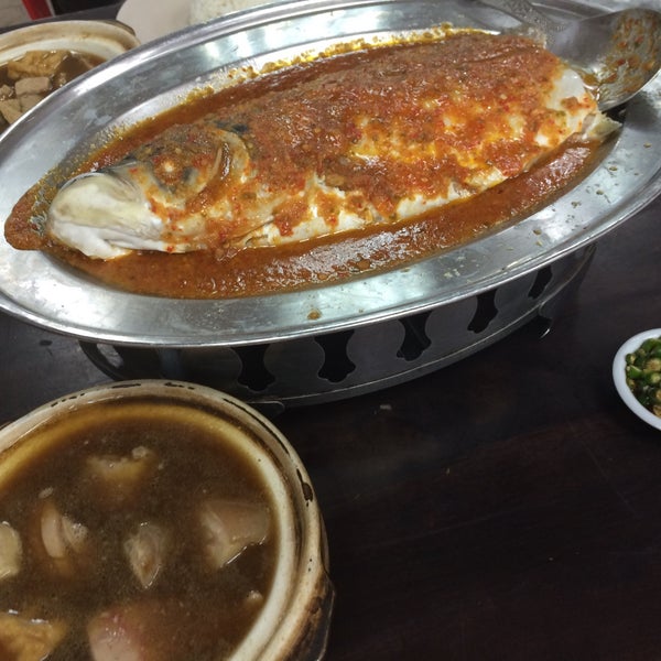 Das Foto wurde bei Fatty Bak Kut Teh &amp; Steamed Fish Head von Manne Chen® am 8/14/2016 aufgenommen