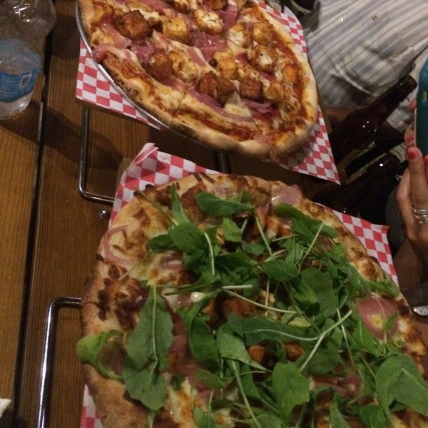 2/28/2015にGabriel C.がMona Lisa: pizza . arte . cervezaで撮った写真