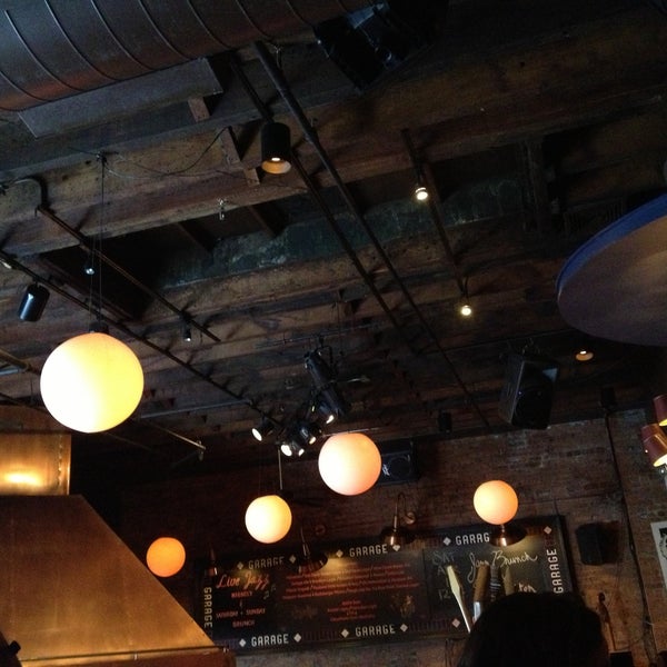 รูปภาพถ่ายที่ Garage Restaurant &amp; Cafe โดย Denice M. เมื่อ 4/13/2013