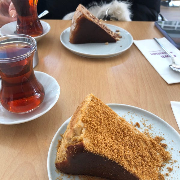 2/16/2022 tarihinde Hamideh.N.Pziyaretçi tarafından Eywa Coffee &amp; Cake'de çekilen fotoğraf