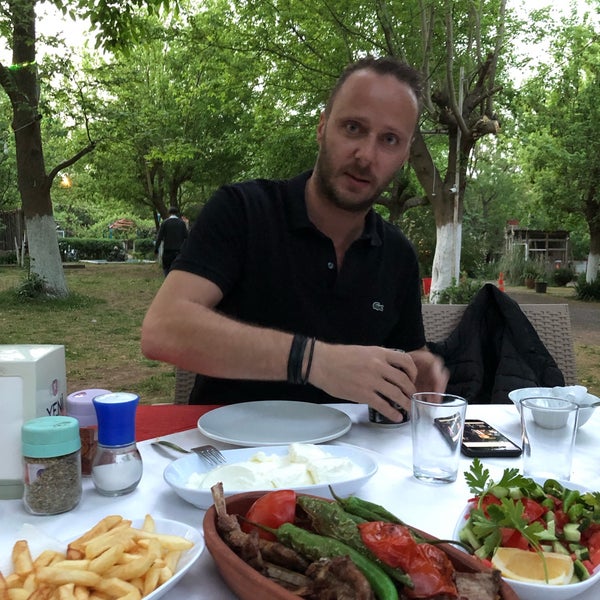 Foto diambil di Yeşil Çiftlik Restaurant oleh Hamideh.N.P pada 5/10/2019