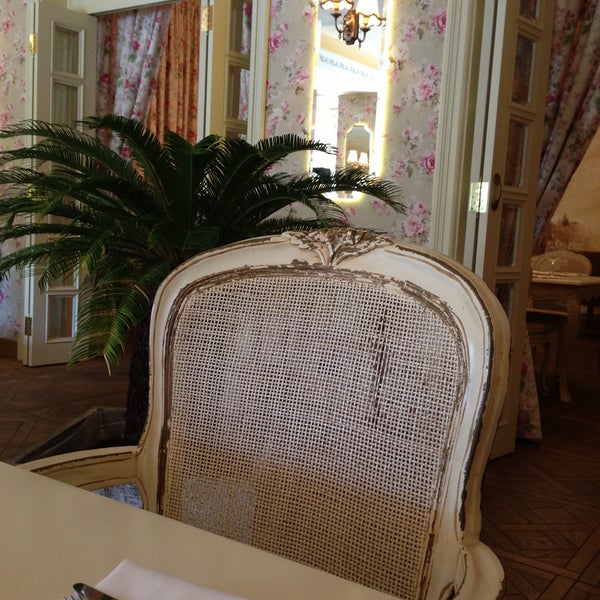 5/22/2013 tarihinde Olga I.ziyaretçi tarafından Cafe Provence'de çekilen fotoğraf