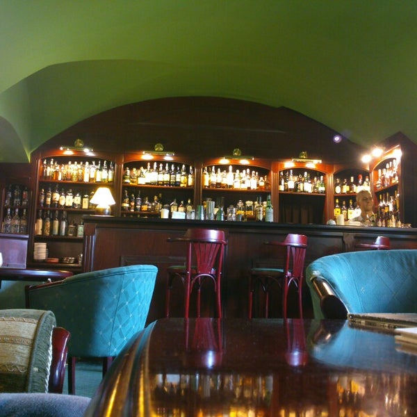 Foto tirada no(a) Dublin Cafe por Eugene B. em 6/29/2013