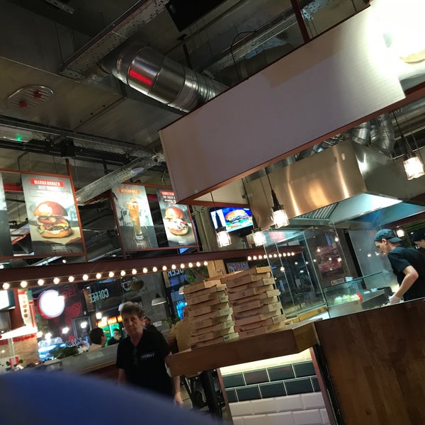 11/3/2018 tarihinde Vpattra W.ziyaretçi tarafından Burger Market - Király u.'de çekilen fotoğraf