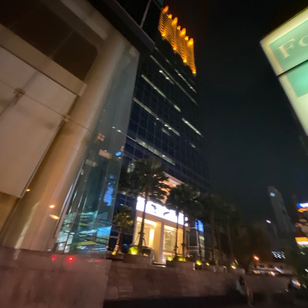 Q.House Lumpini (คิวเฮ้าส์ ลุมพินี) 1 Sathon Tai Rd