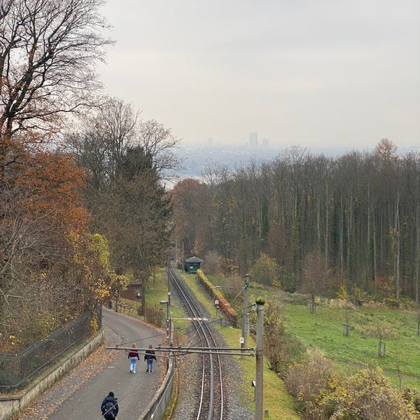 Photo taken at Schloss Drachenburg by Bandeira T. on 12/10/2022