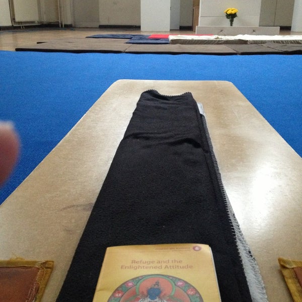 3/6/2013 tarihinde Calliope G.ziyaretçi tarafından London Diamond Way Buddhist Meditation Centre'de çekilen fotoğraf