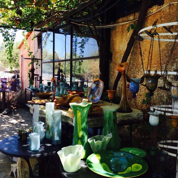 GLASS FACTORY (ΕΡΓΟΣΤΑΣΙΟ ΦΥΣΙΤΟΥ ΓΥΑΛΙΟΥ) Kokkino Horio