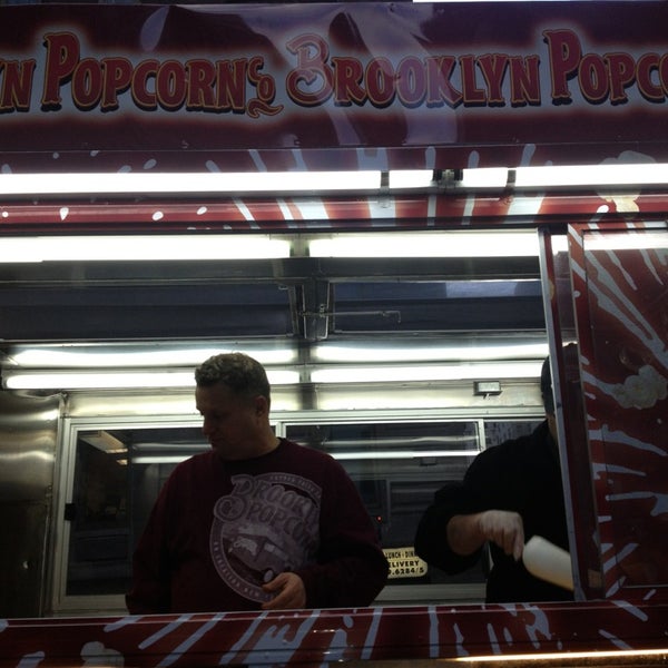 รูปภาพถ่ายที่ Brooklyn Popcorn โดย Michael P. เมื่อ 3/22/2013