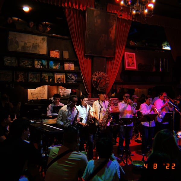 Photos at Saxophone Pub (แซ็กโซโฟนผับ) ราชเทวี, กรุงเทพมหานคร