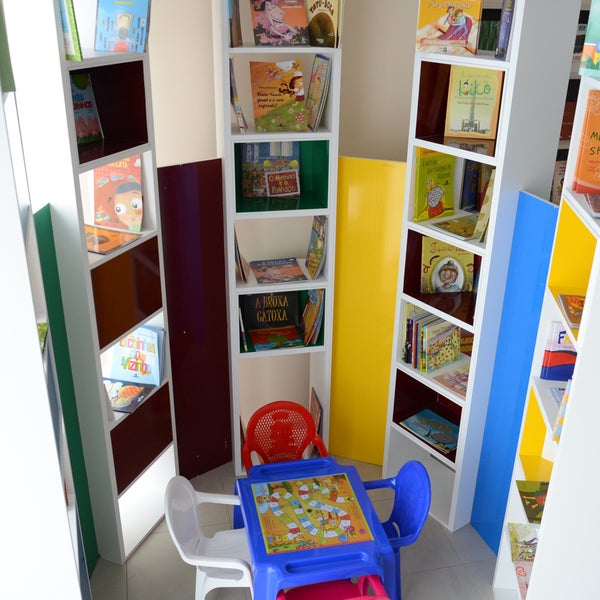 Vário livros infantis, o incentivo a leitura desde cedo auxilia muito no desenvolvimento da inteligência da criança...