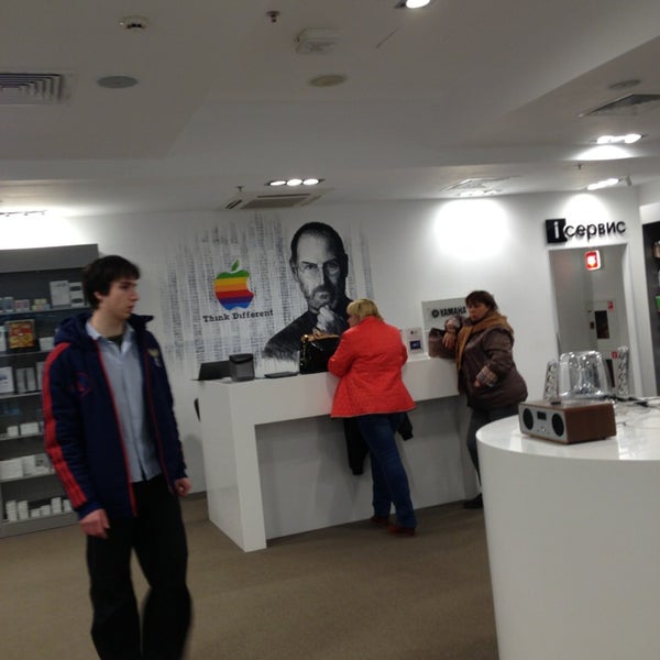 Photo taken at iClub-Applestore by Your E. on 4/7/2013