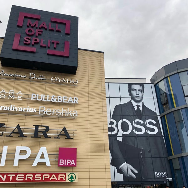 Foto tomada en Mall of Split  por Liftildapeak W. el 1/2/2019