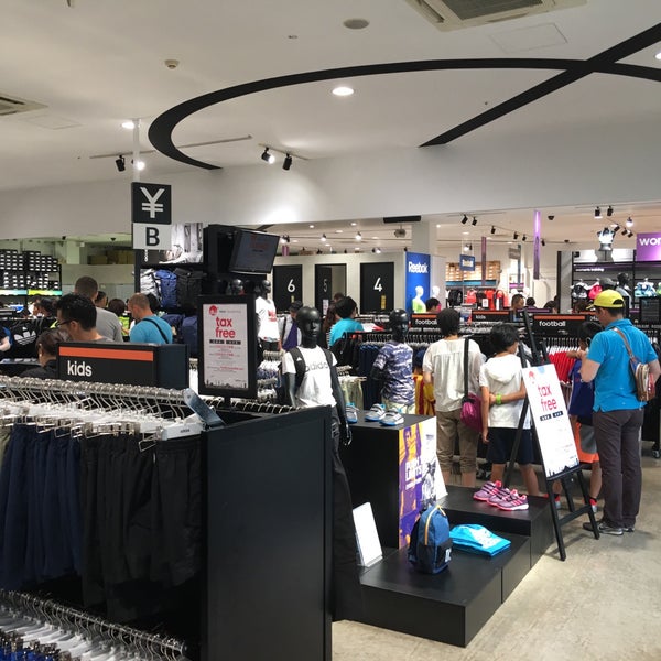 Adidas Factory Outlet 入間市のスポーツ用品店 Adidas Factory Outlet 入間市のスポーツ用品店