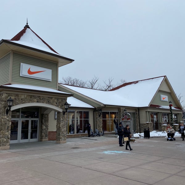 NIKE FACTORY STORE - WOODBURY - 37 Photos & 34 Reviews - 600 Race Track Ln,  Central Valley, New York - Shoe Stores - Phone Number - Yelp