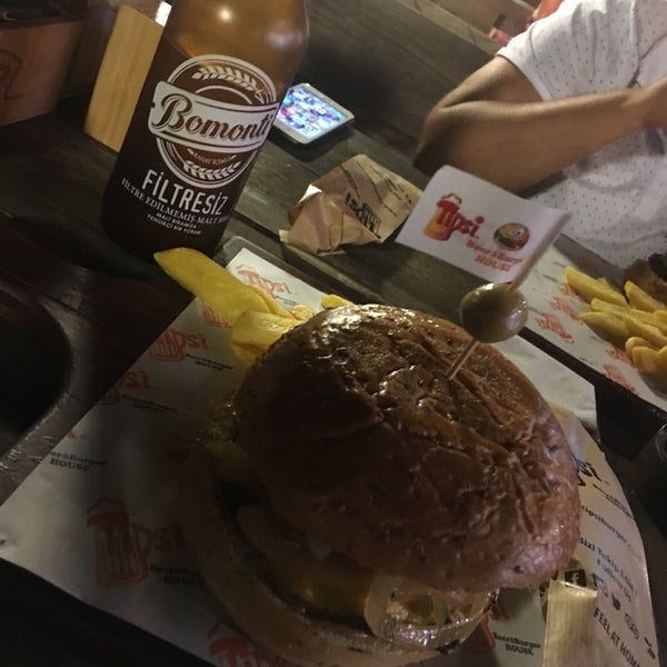 Foto diambil di Tipsi Beer &amp; Burger House oleh 👸🏼fatma B. pada 7/18/2019