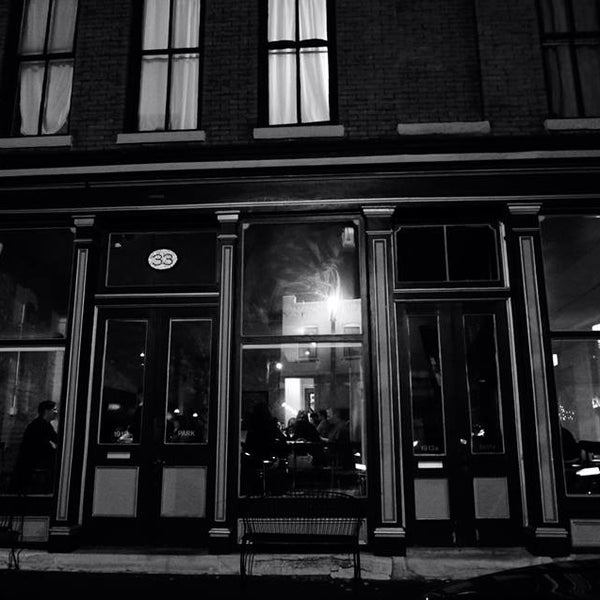 Foto tirada no(a) 33 Wine Shop &amp; Bar por 33 Wine Shop &amp; Bar em 2/24/2014