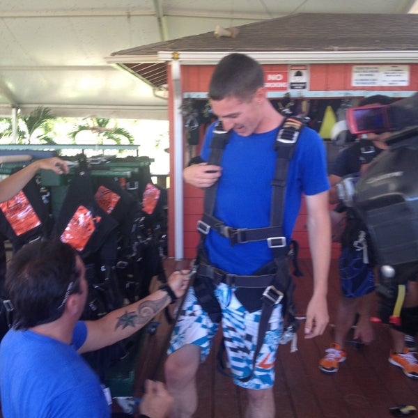 Photo taken at Pacific Skydiving Honolulu by Kimberly H. on 7/17/2013