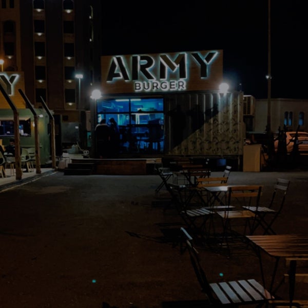 Foto tirada no(a) Army Burger por Ms1555 em 2/27/2022
