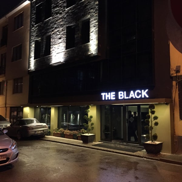 Das Foto wurde bei The Black Otel von Aşkın C. am 1/28/2015 aufgenommen