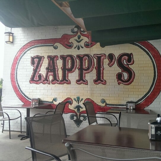 Das Foto wurde bei Zappi&#39;s Italian Eatery - Pasta, Pizza and Subs von Kurtis M. am 9/11/2013 aufgenommen