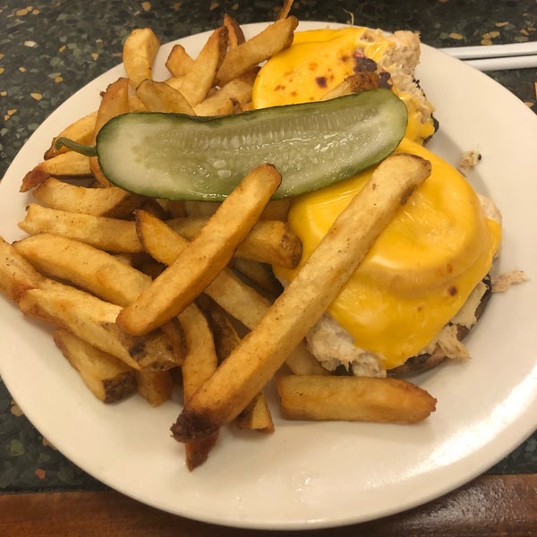 Photo taken at Comfort Diner by Monica A. on 9/21/2019