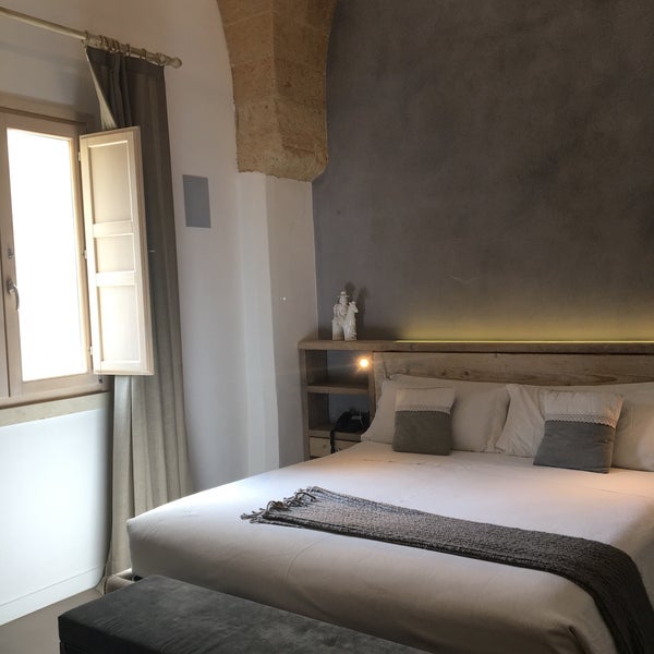 Lovely boutique hotel in Lecce, a short walk from the main bars and plazas. Free breakfast!