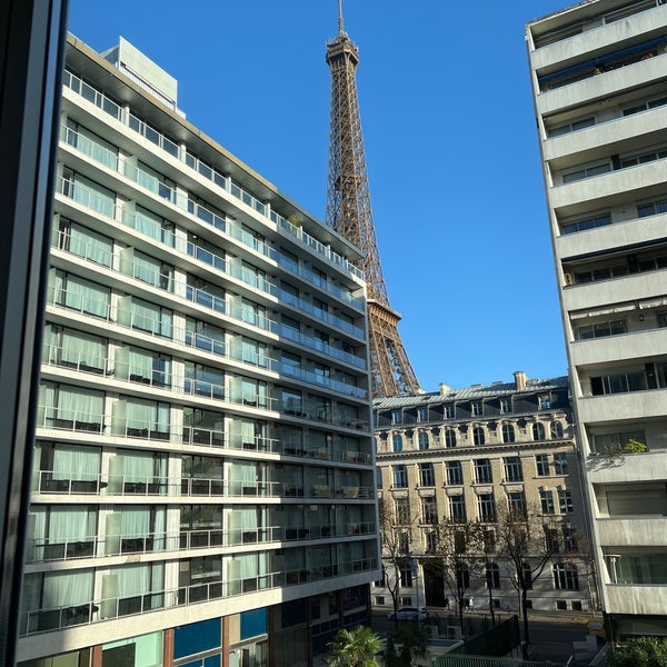 Foto diambil di Hôtel Pullman Paris Tour Eiffel oleh R A. pada 11/25/2023