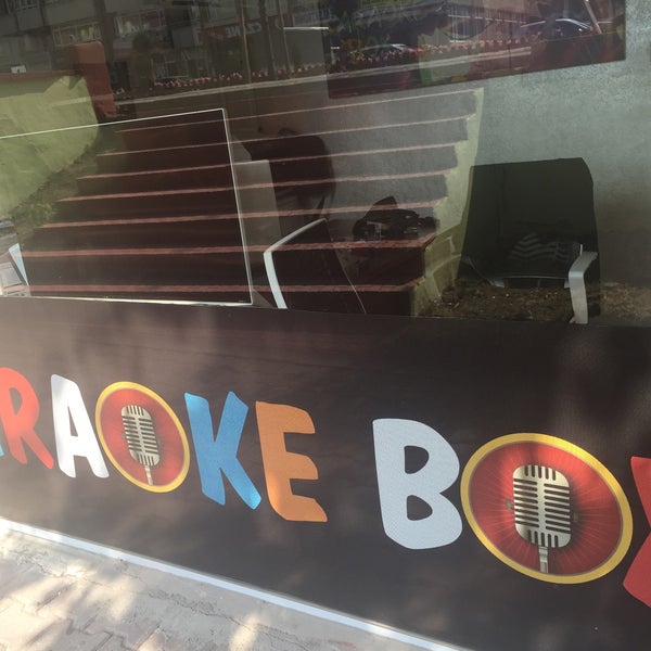 File:Bellis Karaoke Box 01.jpg - Wikimedia Commons