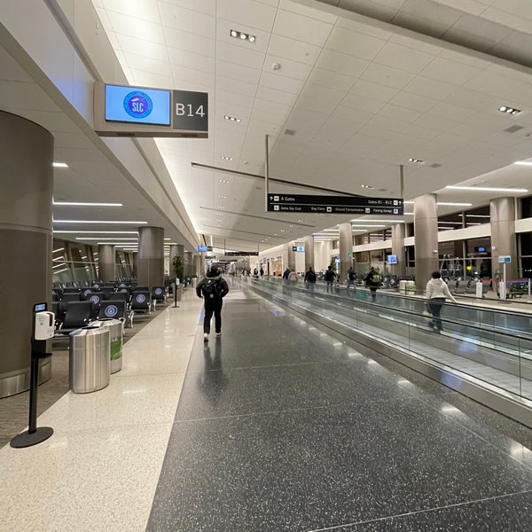 รูปภาพถ่ายที่ Salt Lake City International Airport (SLC) โดย Donald L. เมื่อ 1/19/2021