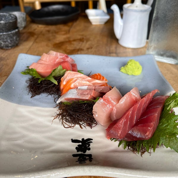 Foto diambil di Doraku Sushi oleh Donald L. pada 5/8/2022