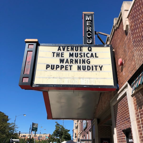 รูปภาพถ่ายที่ Mercury Theater Chicago โดย Donald L. เมื่อ 9/22/2018