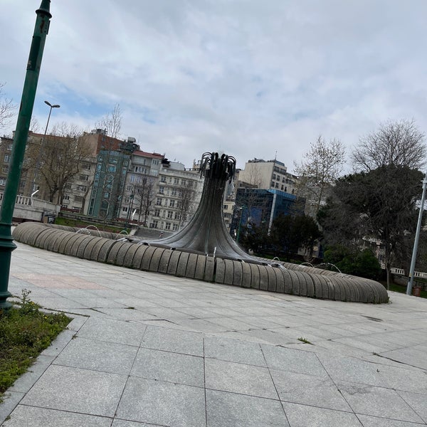 4/7/2023에 Gul님이 Taksim Gezi Parkı에서 찍은 사진