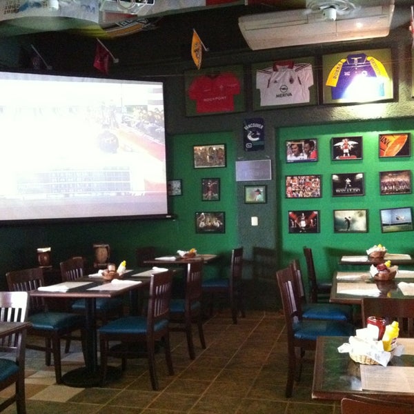1/22/2013 tarihinde Jaime N.ziyaretçi tarafından Legends Sports Bar &amp; Grill'de çekilen fotoğraf