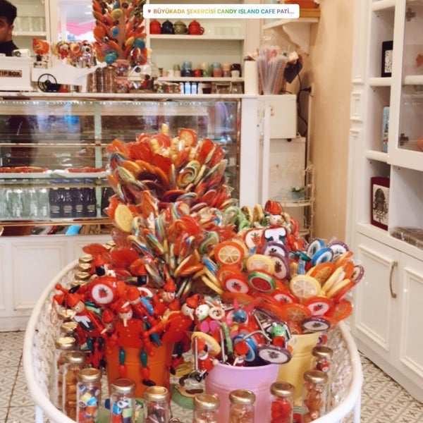 8/28/2021にB€RRAK👑がBüyükada Şekercisi Candy Island Cafe Patisserieで撮った写真