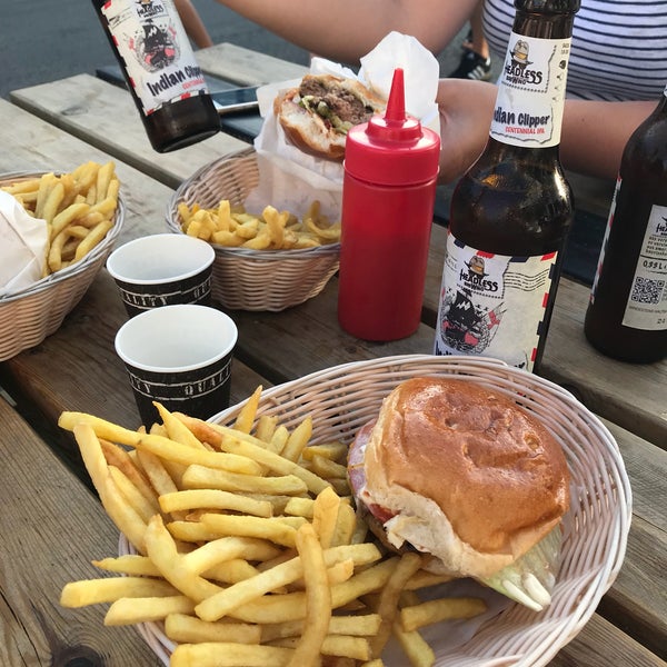 7/7/2018 tarihinde Eliška M.ziyaretçi tarafından Tommi&#39;s Burger Joint'de çekilen fotoğraf