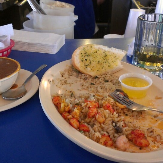 Das Foto wurde bei Pacific Star Restaurant &amp; Oyster Bar - Austin von Natacia G. am 2/14/2013 aufgenommen