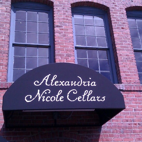 6/22/2013にLinda J.がAlexandria Nicole Cellarsで撮った写真