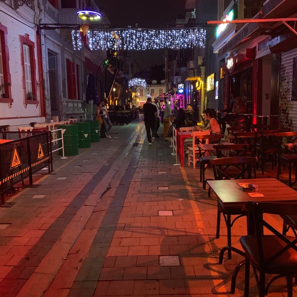 Foto diambil di Gazi Kadınlar Sokağı oleh Eren A. pada 6/12/2019