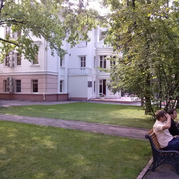 Гостиница троя самара. Резиденция самара. Резиденция азарова в самаре. Резиденция самара. Резиденция троя самара фото.