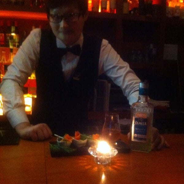 Foto tomada en Yuan Oyster &amp; Cocktail Lounge  por Stephy Z. el 5/8/2014